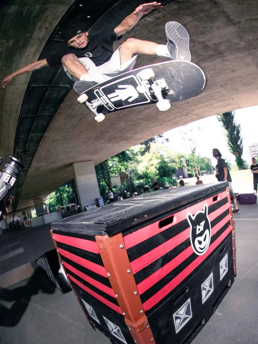 doodah Seven Blanks LLC Euro Jam Rocco M&uuml;ller Kickflip
